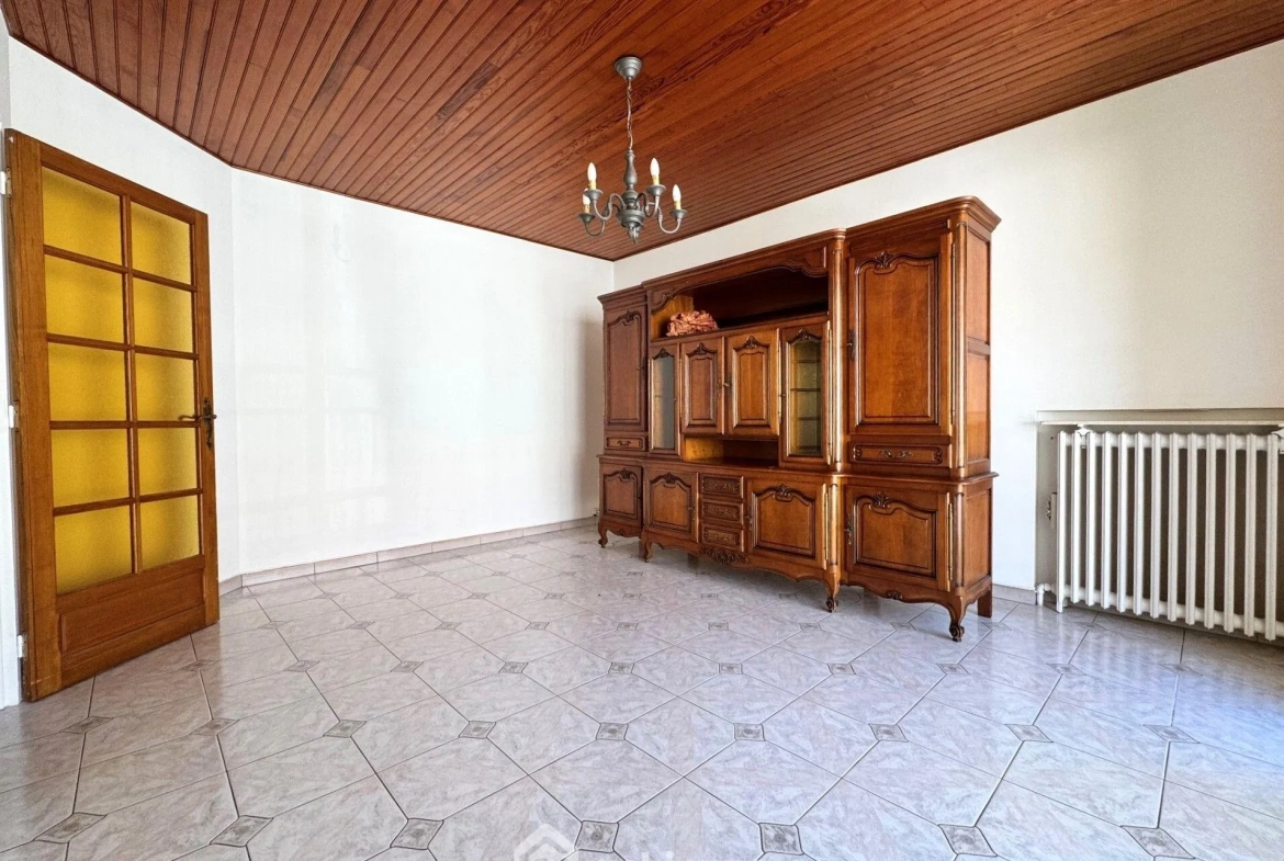 Maison de 81 m² à vendre à Leuville-sur-Orge en centre-ville, avec jardin et garage 