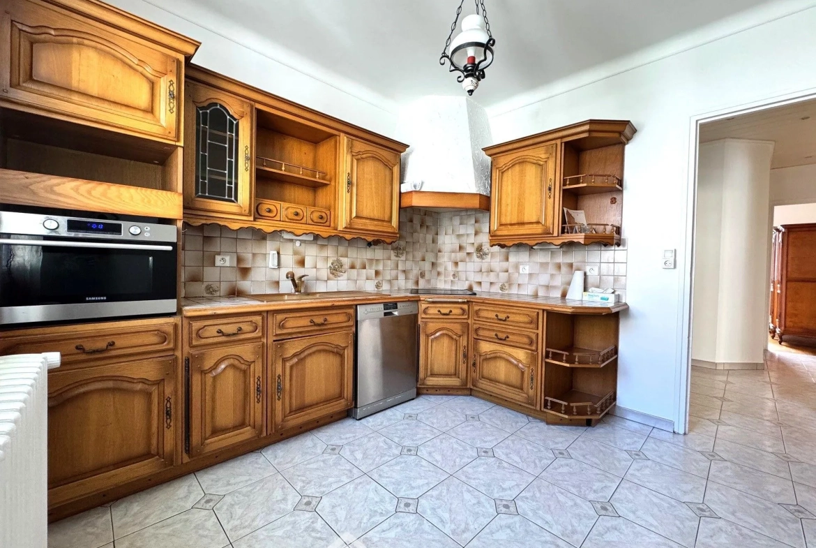 Maison de 81 m² à vendre à Leuville-sur-Orge en centre-ville, avec jardin et garage 