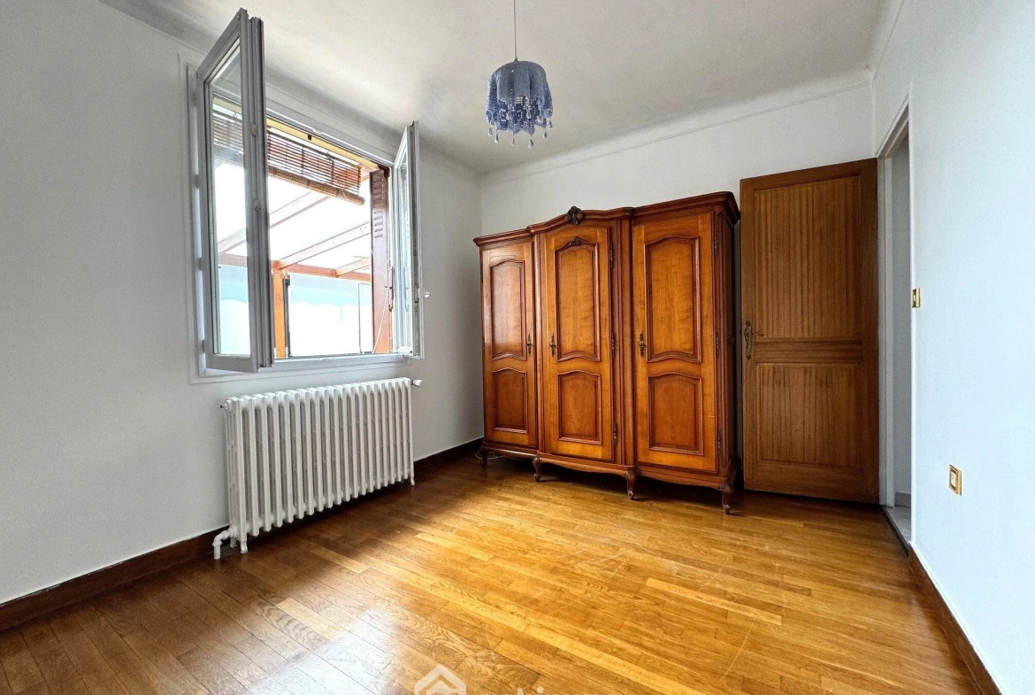 Maison de 81 m² à vendre à Leuville-sur-Orge en centre-ville, avec jardin et garage 