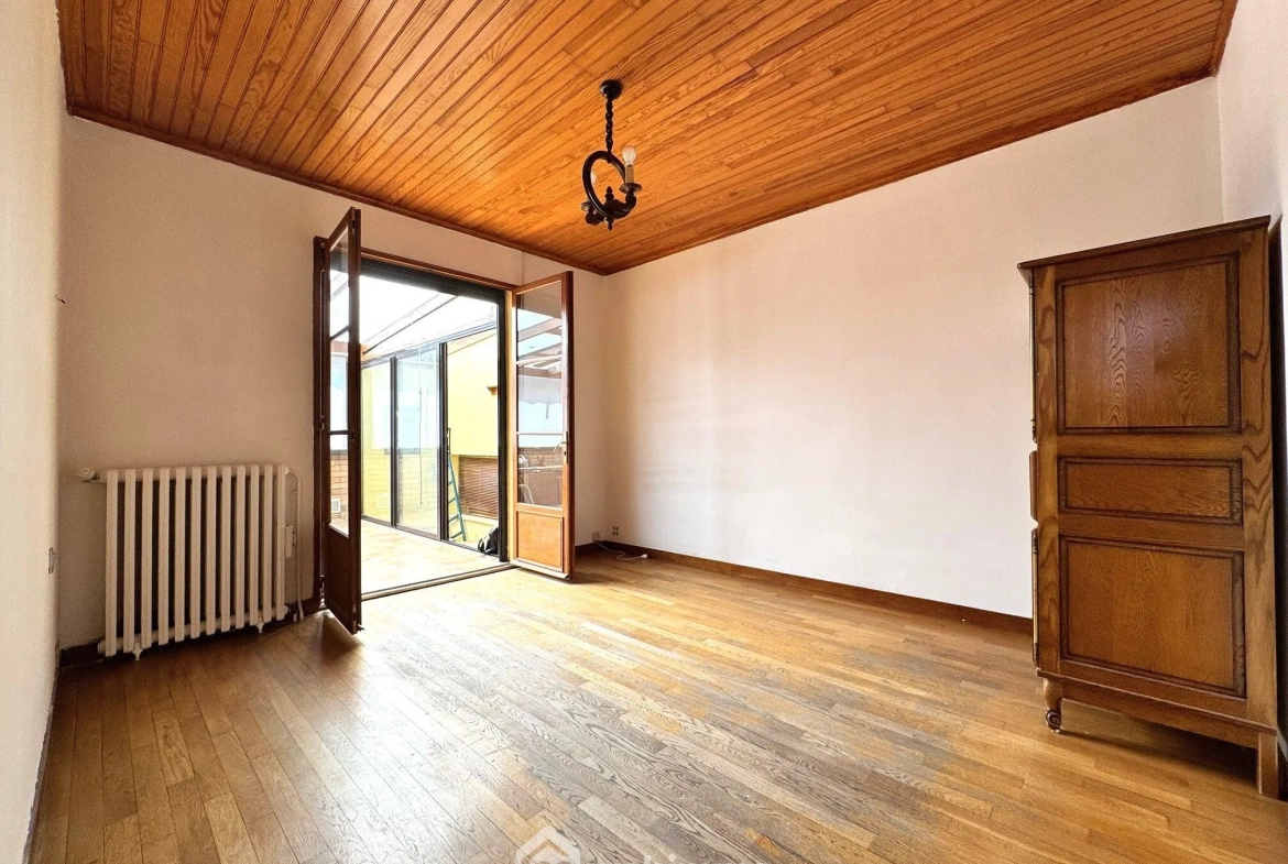 Maison de 81 m² à vendre à Leuville-sur-Orge en centre-ville, avec jardin et garage 