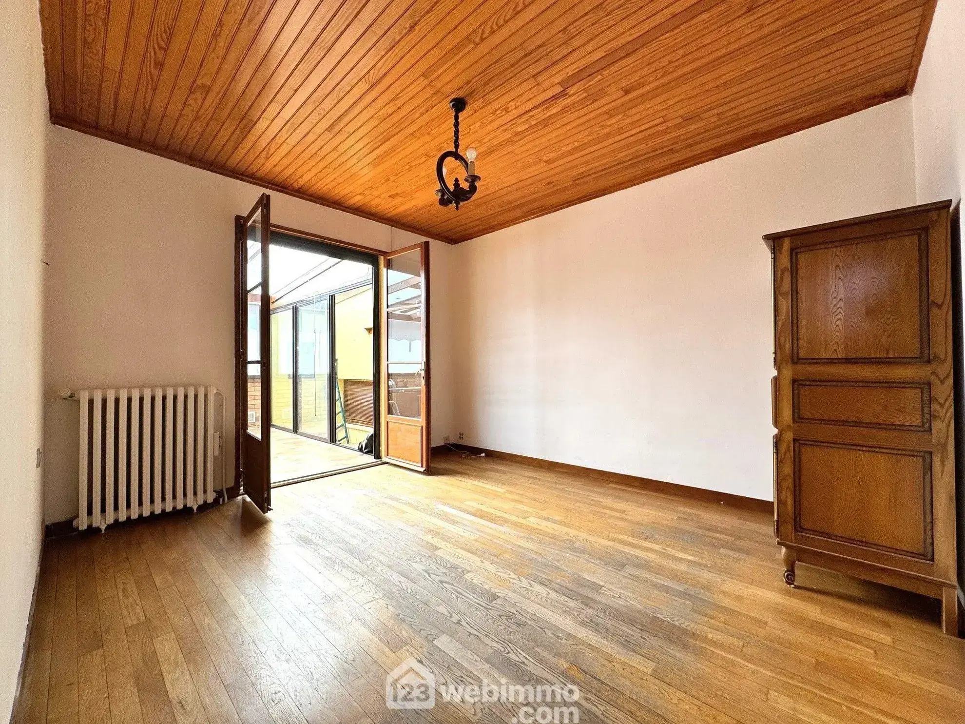 Maison de 81 m² à vendre à Leuville-sur-Orge en centre-ville, avec jardin et garage 