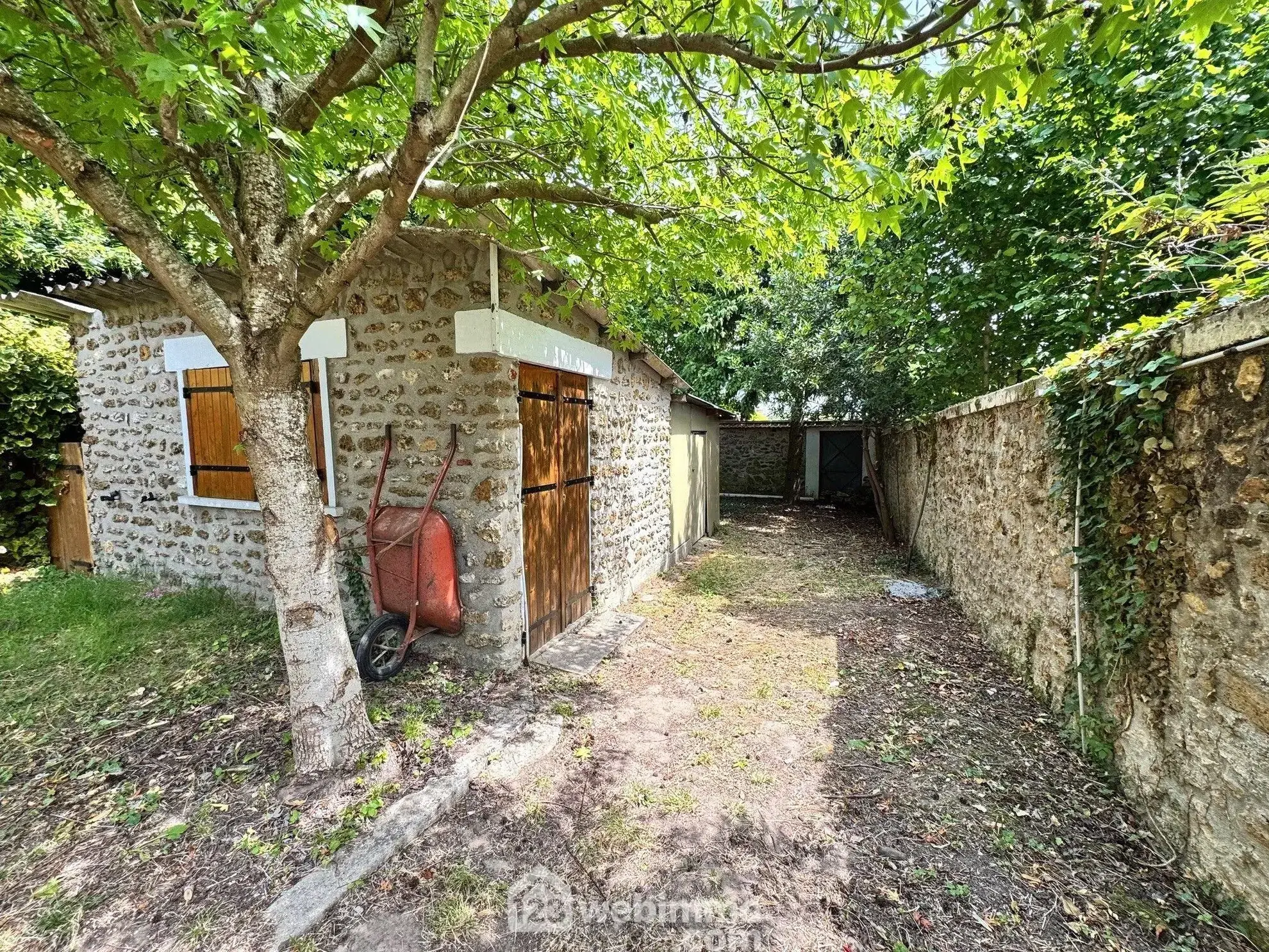 Maison de 81 m² à vendre à Leuville-sur-Orge en centre-ville, avec jardin et garage 