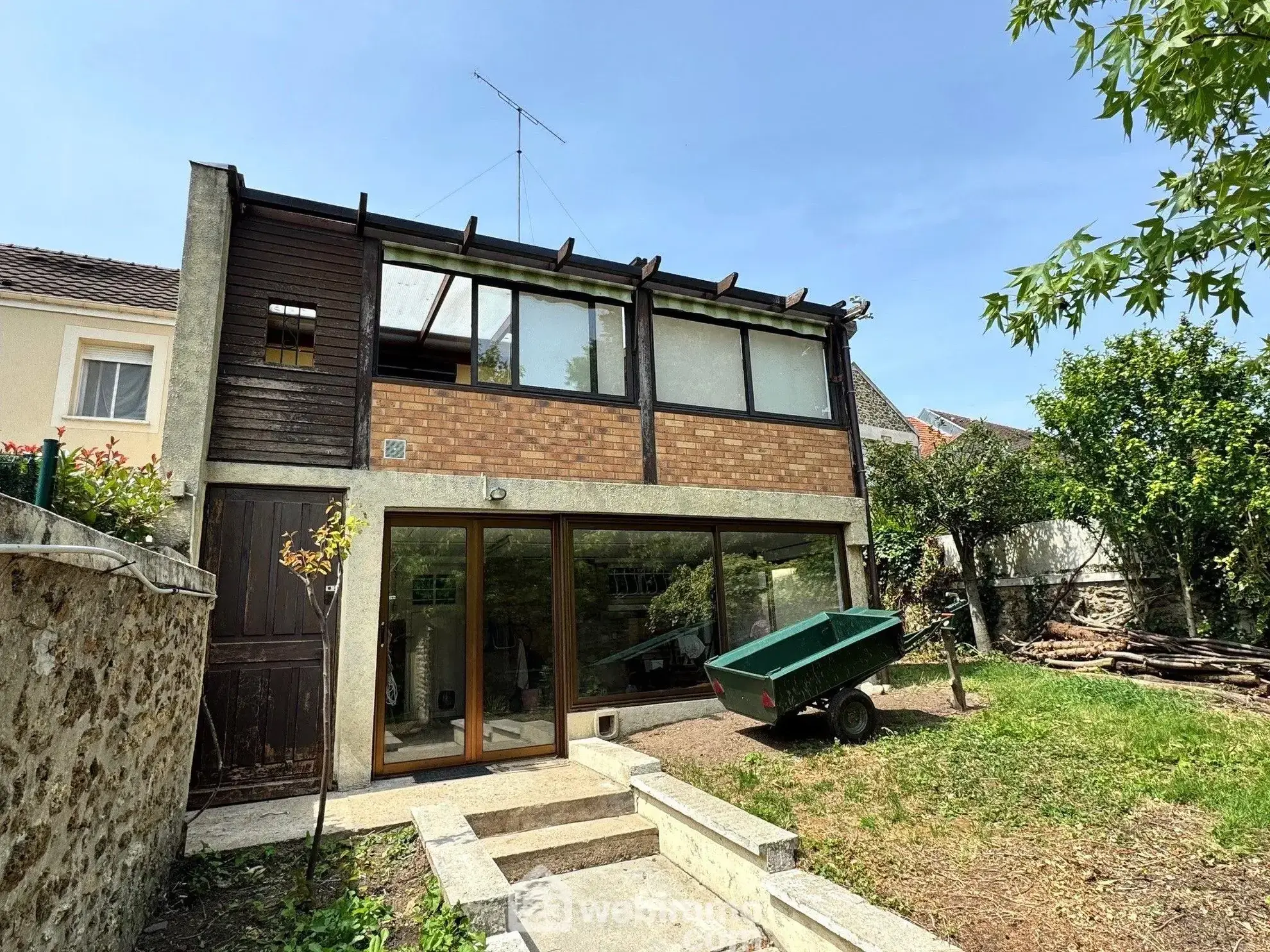 Maison de 81 m² à vendre à Leuville-sur-Orge en centre-ville, avec jardin et garage 