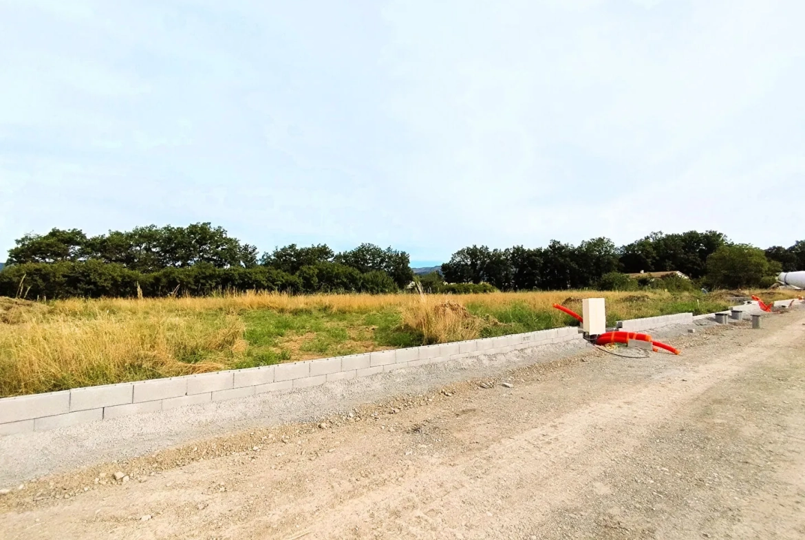 Parcelle constructible de 402 m² à Laragne Monteglin, proche centre et commodités 