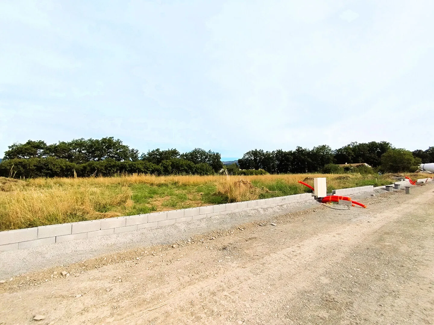 Parcelle constructible de 402 m² à Laragne Monteglin, proche centre et commodités 