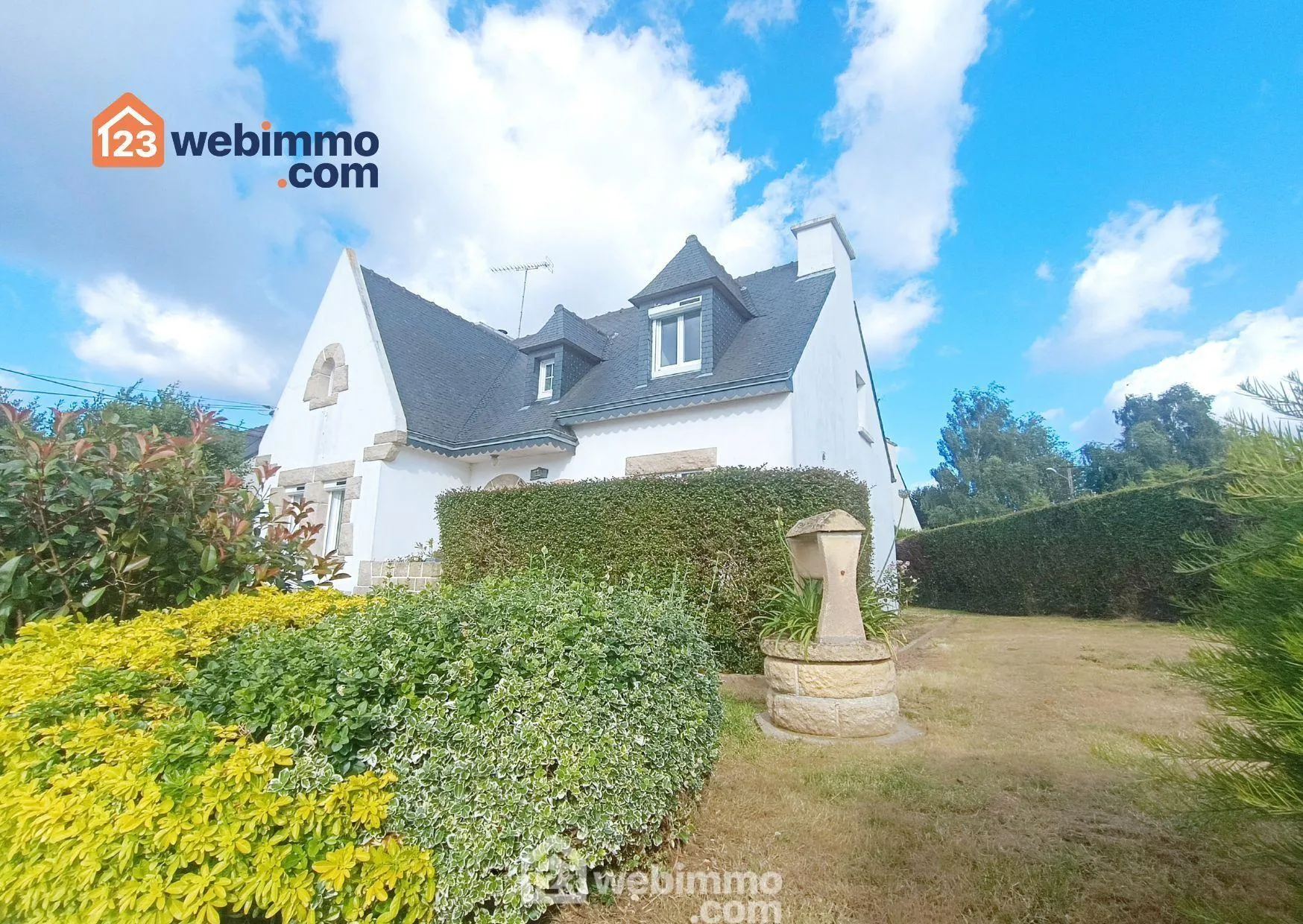 Belle maison néo-bretonne de 113 m² à Chatelaudren-Plouagat, 4 chambres, jardin clos, proche commodités 