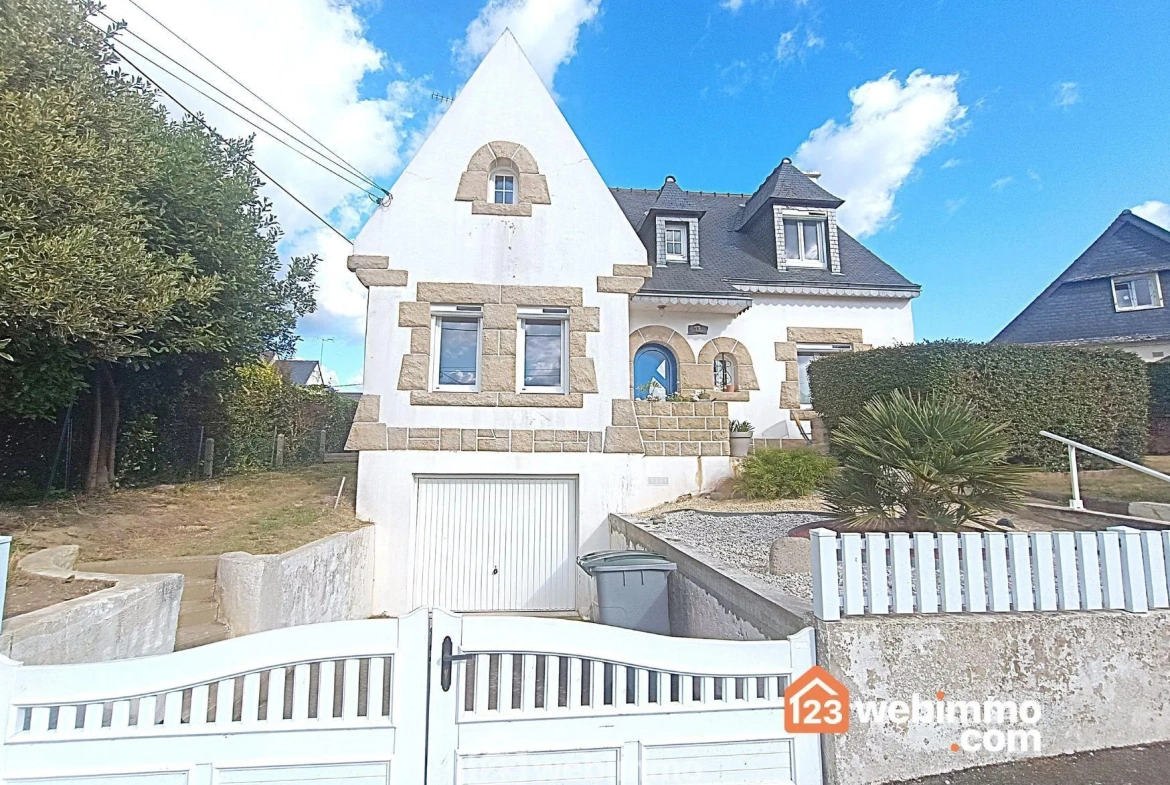 Belle maison néo-bretonne de 113 m² à Chatelaudren-Plouagat, 4 chambres, jardin clos, proche commodités 
