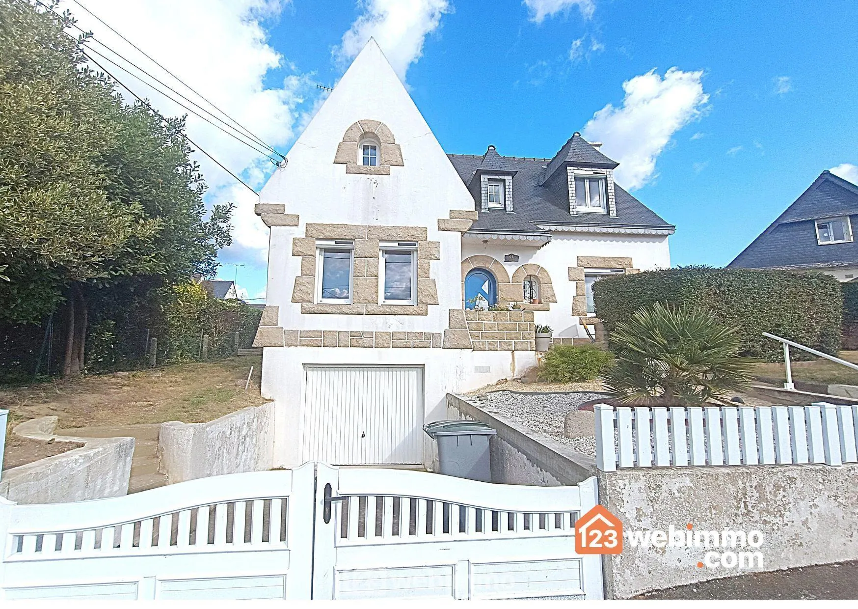 Belle maison néo-bretonne de 113 m² à Chatelaudren-Plouagat, 4 chambres, jardin clos, proche commodités 