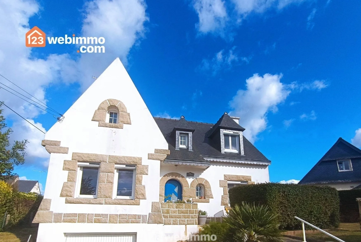 Belle maison néo-bretonne de 113 m² à Chatelaudren-Plouagat, 4 chambres, jardin clos, proche commodités 
