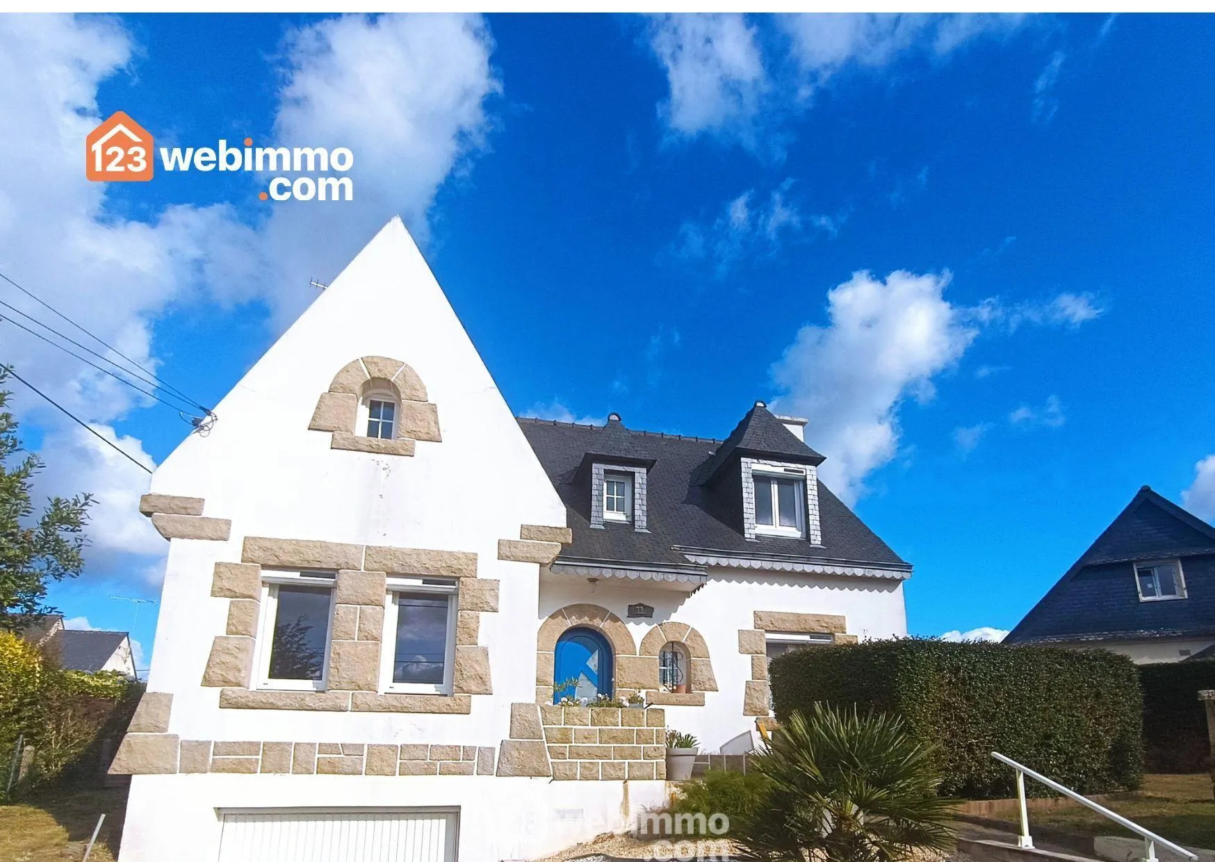 Belle maison néo-bretonne de 113 m² à Chatelaudren-Plouagat, 4 chambres, jardin clos, proche commodités 