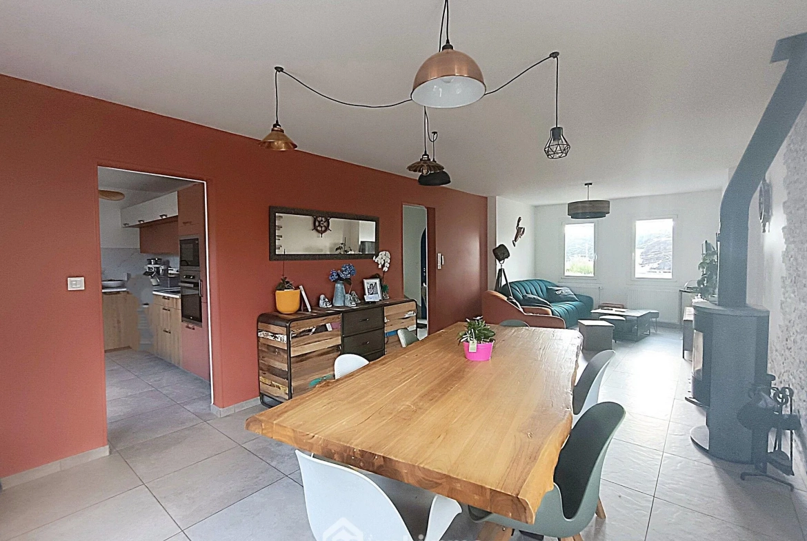 Belle maison néo-bretonne de 113 m² à Chatelaudren-Plouagat, 4 chambres, jardin clos, proche commodités 