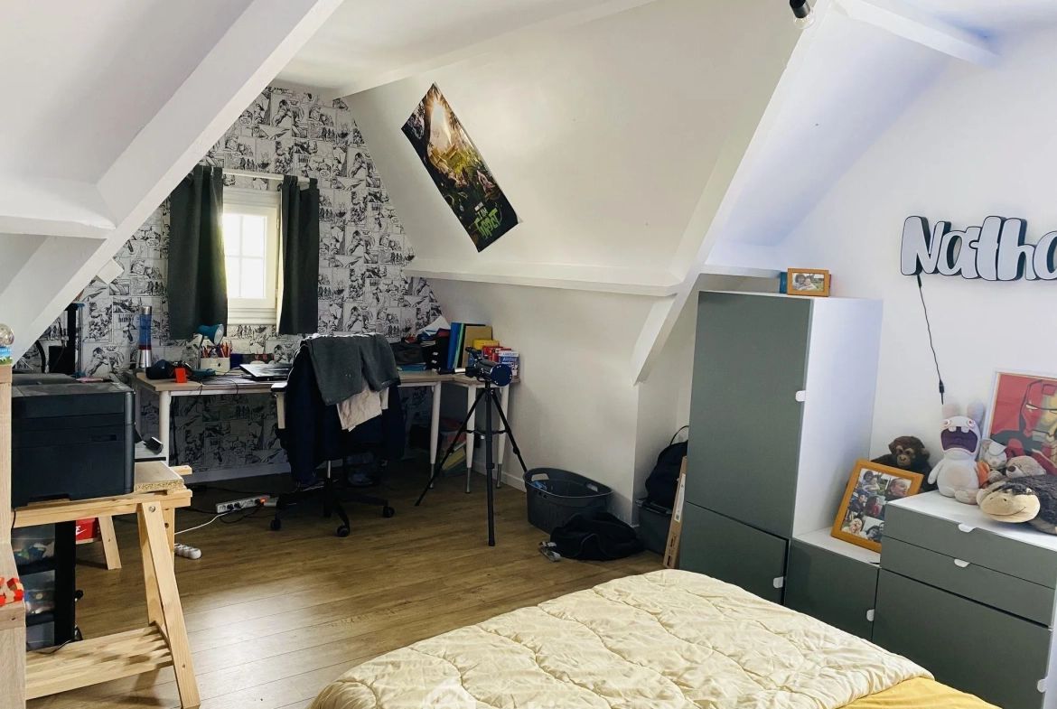 Belle maison néo-bretonne de 113 m² à Chatelaudren-Plouagat, 4 chambres, jardin clos, proche commodités 