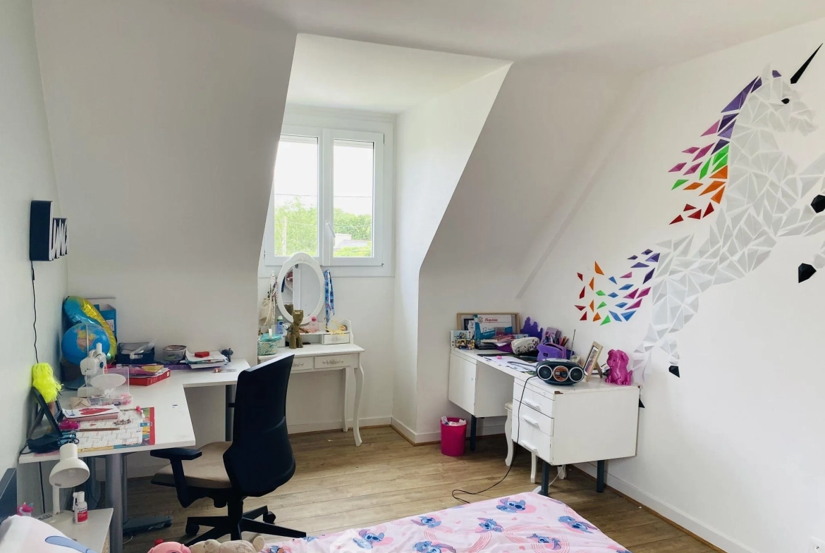 Belle maison néo-bretonne de 113 m² à Chatelaudren-Plouagat, 4 chambres, jardin clos, proche commodités 