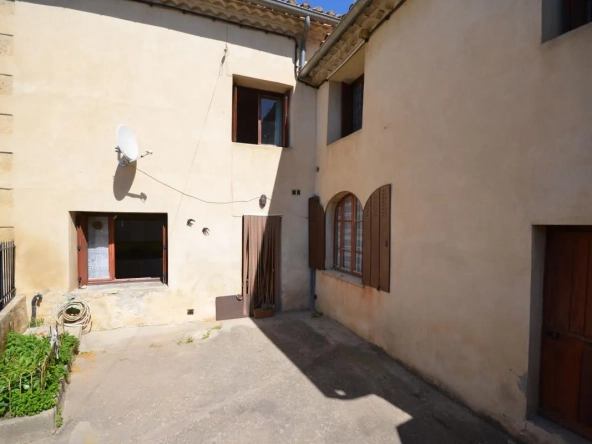 Maison à vendre avec grand potentiel de rénovation à Saint Bonnet du Gard