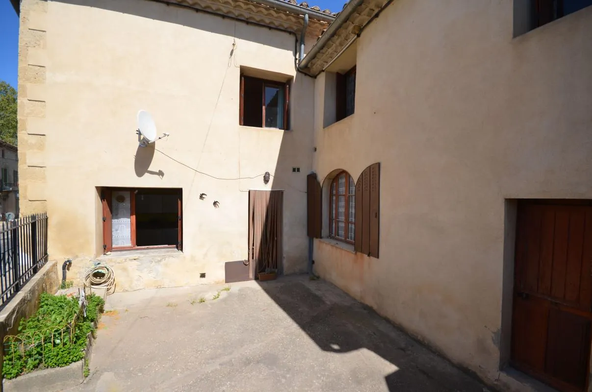 Maison à vendre avec grand potentiel de rénovation à Saint Bonnet du Gard 