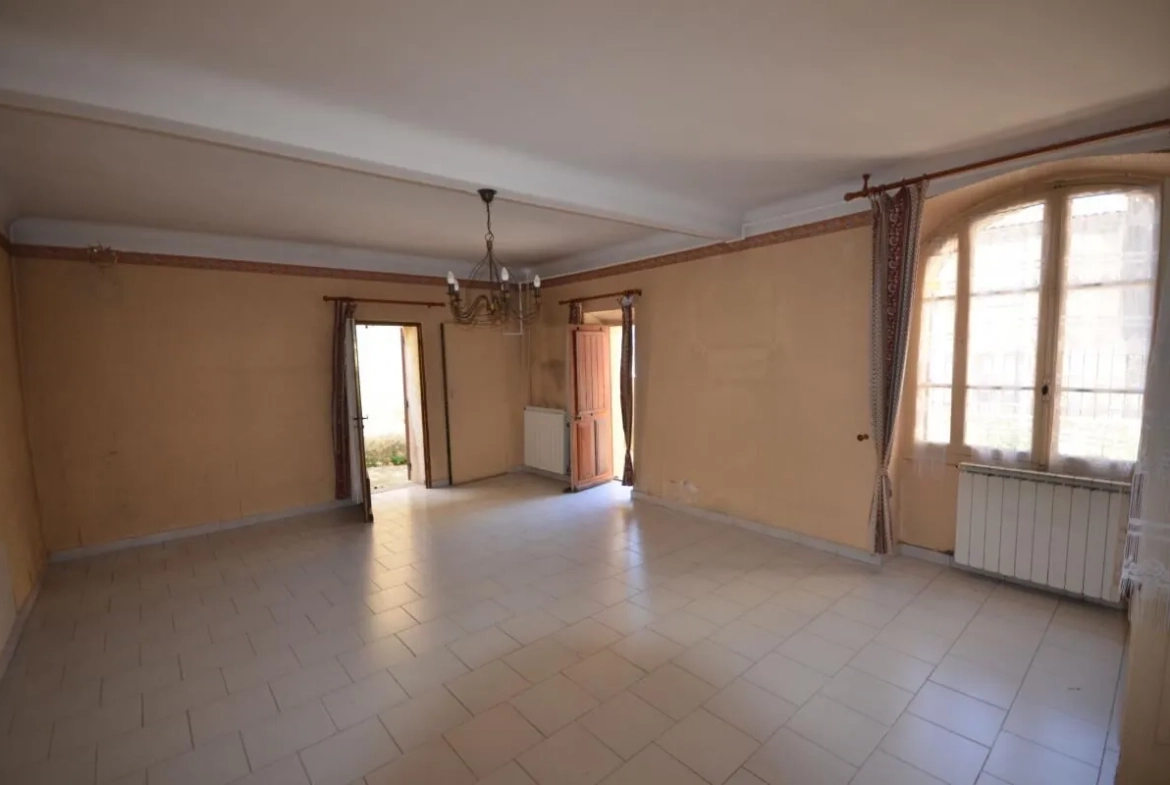 Maison à vendre avec grand potentiel de rénovation à Saint Bonnet du Gard 