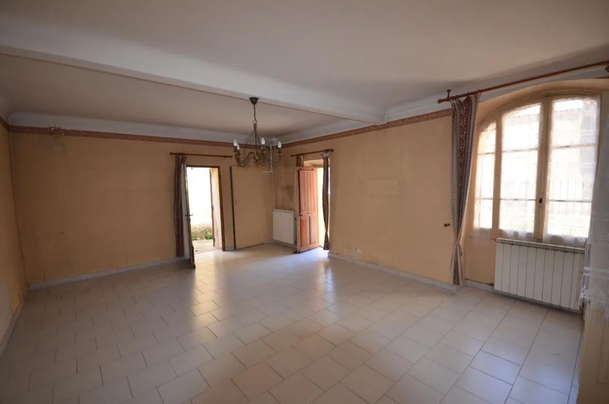 Maison à vendre avec grand potentiel de rénovation à Saint Bonnet du Gard 