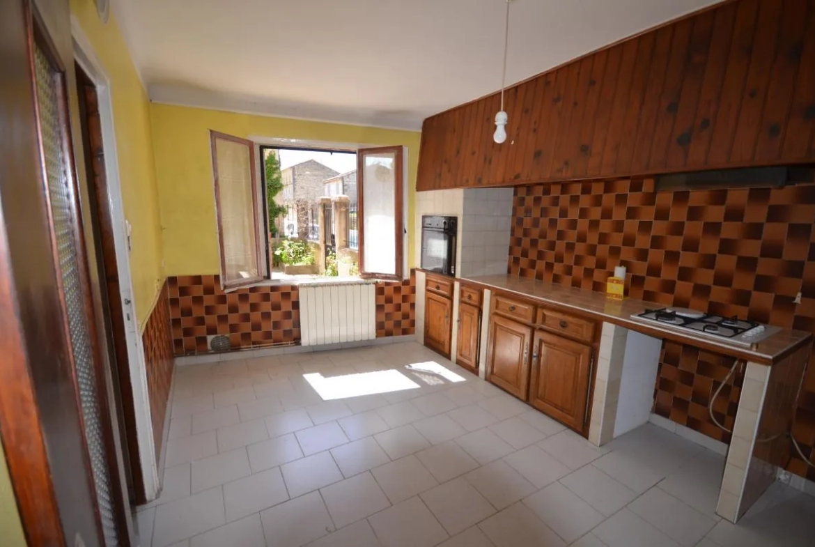 Maison à vendre avec grand potentiel de rénovation à Saint Bonnet du Gard 