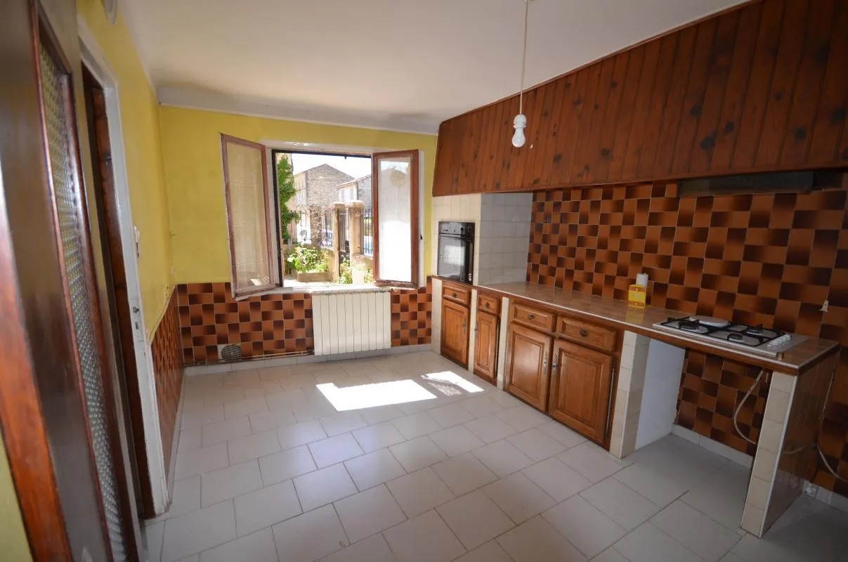 Maison à vendre avec grand potentiel de rénovation à Saint Bonnet du Gard 