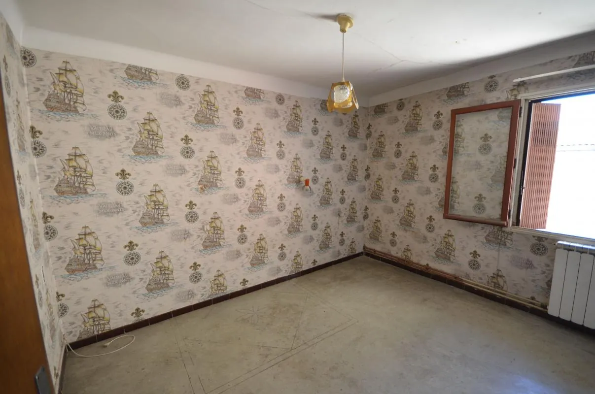 Maison à vendre avec grand potentiel de rénovation à Saint Bonnet du Gard 