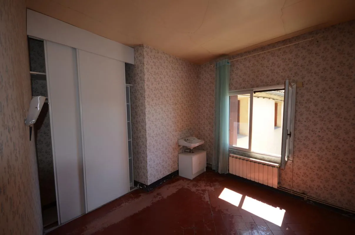 Maison à vendre avec grand potentiel de rénovation à Saint Bonnet du Gard 