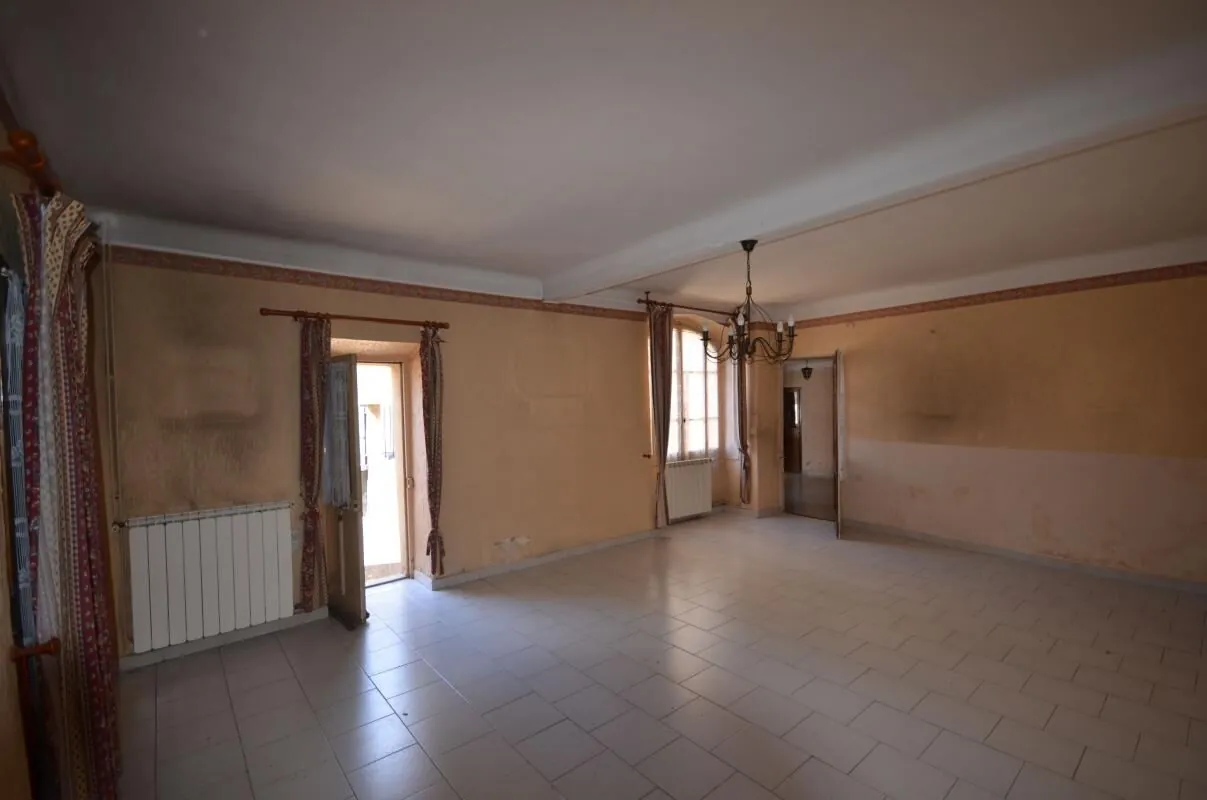 Maison à vendre avec grand potentiel de rénovation à Saint Bonnet du Gard 