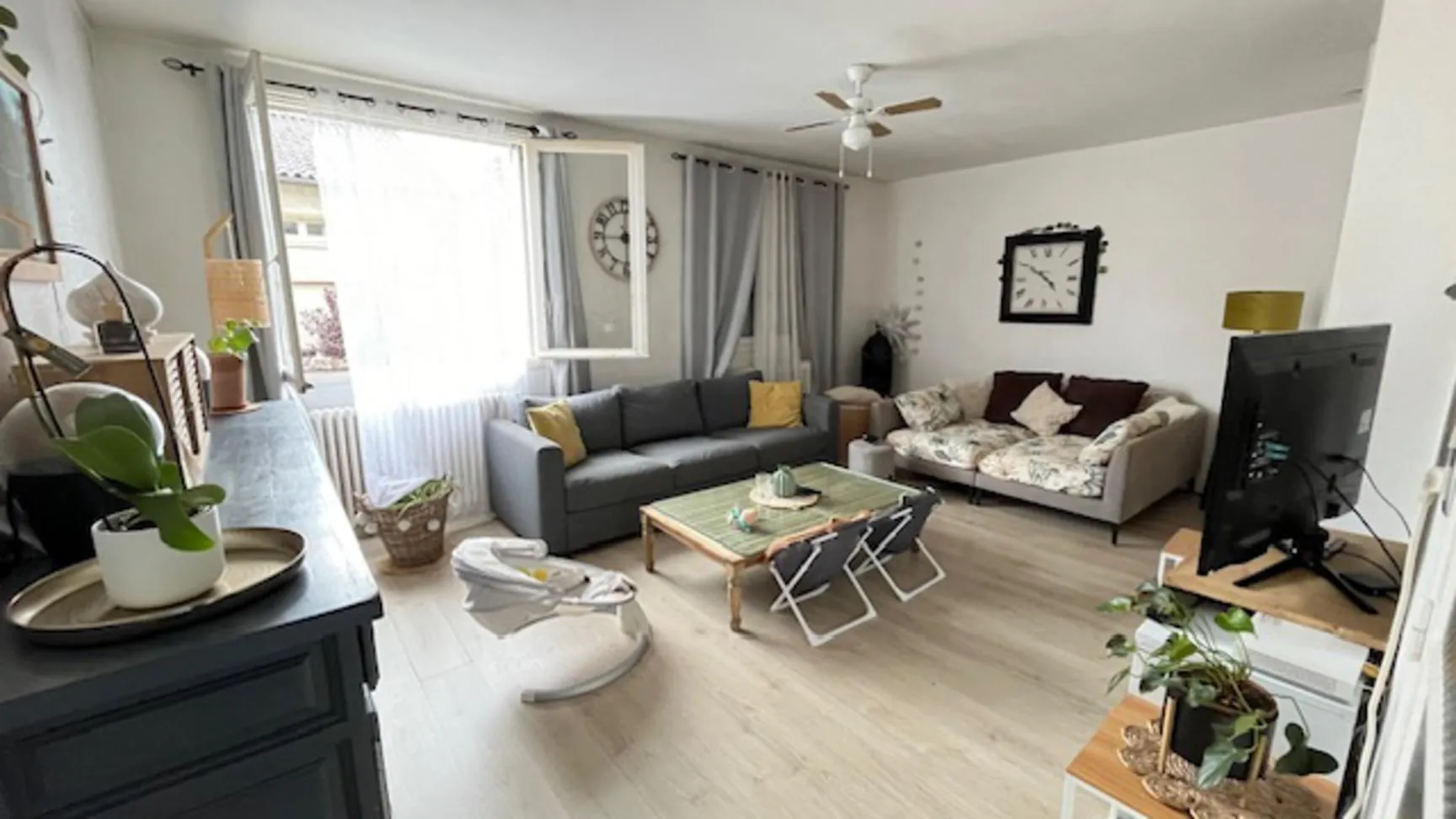 Immeuble à rénover à Carmaux avec 2 appartements, garages et jardin 