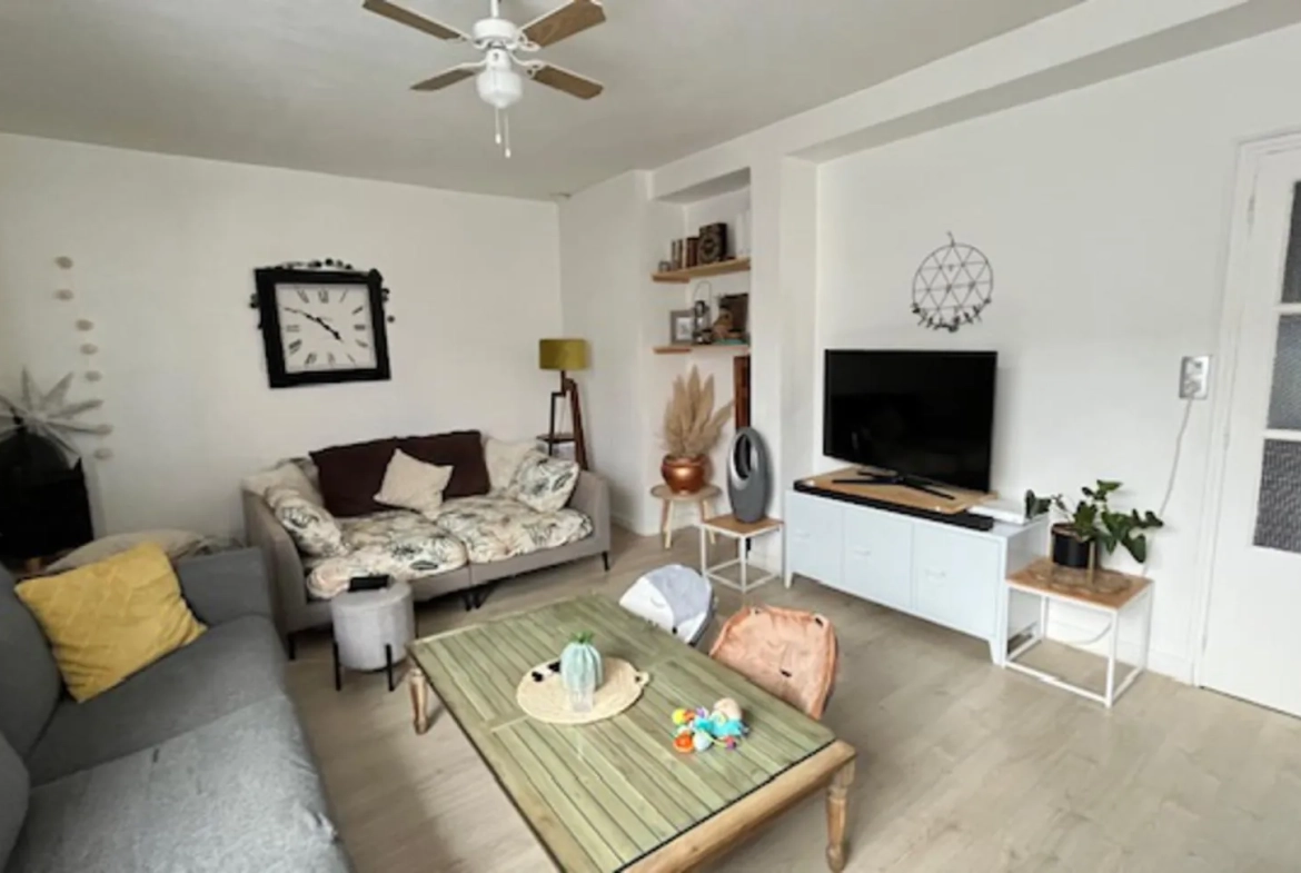 Immeuble à rénover à Carmaux avec 2 appartements, garages et jardin 