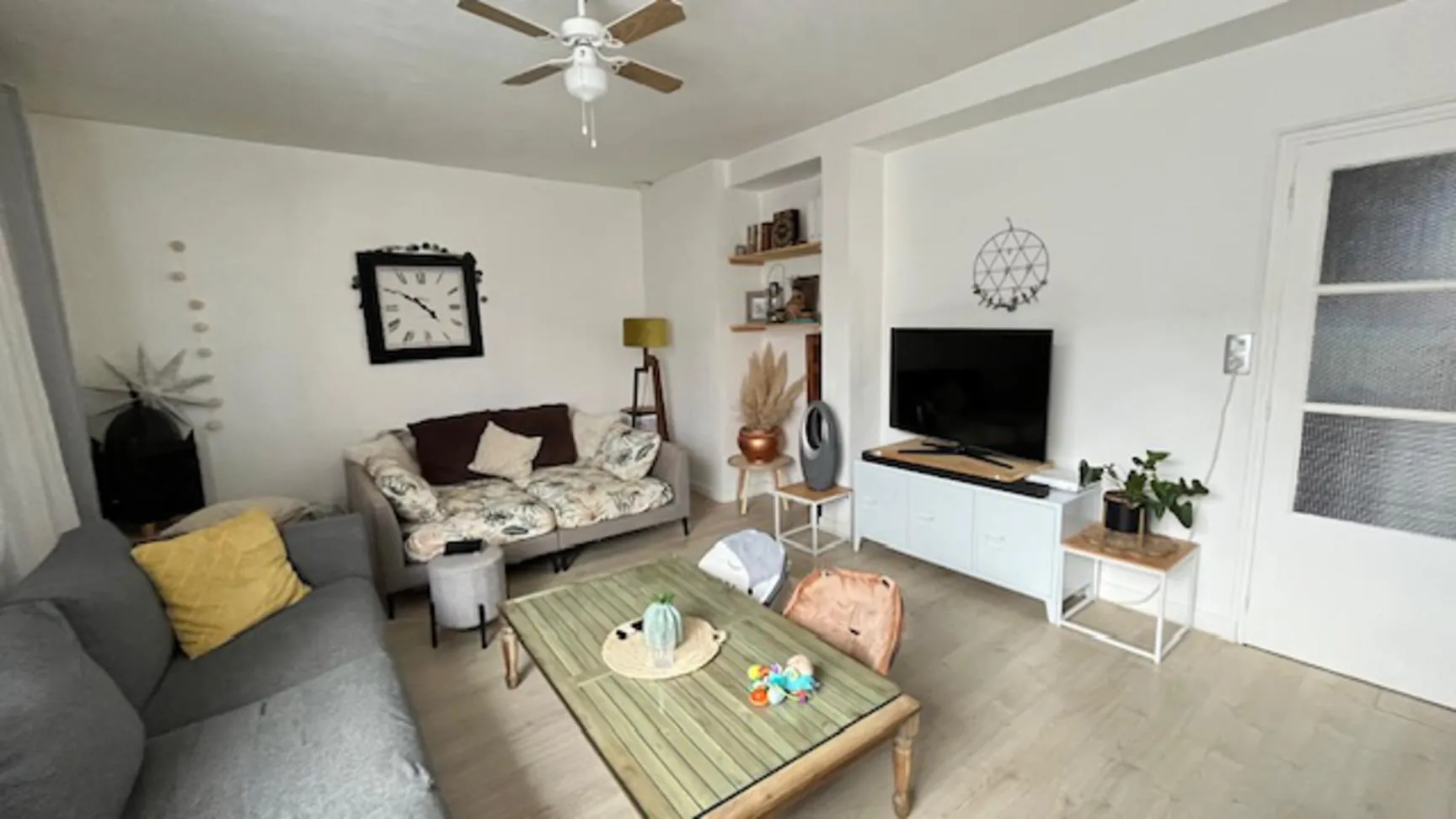 Immeuble à rénover à Carmaux avec 2 appartements, garages et jardin 