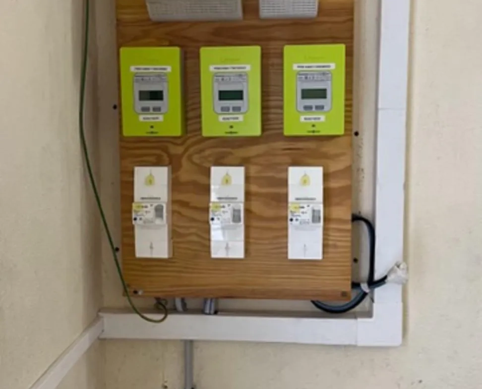 Immeuble à rénover à Carmaux avec 2 appartements, garages et jardin 