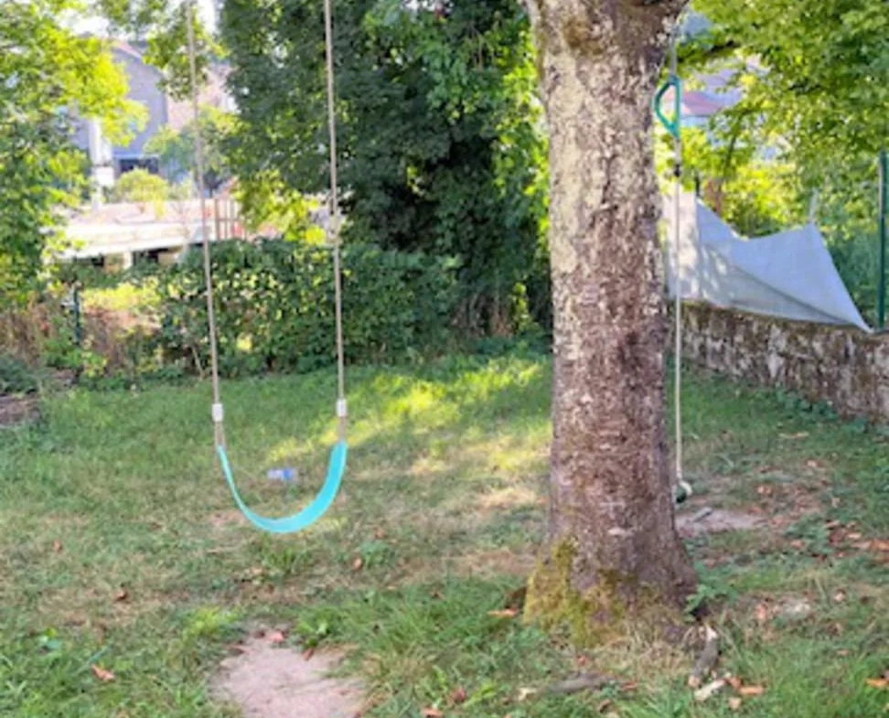 Immeuble à rénover à Carmaux avec 2 appartements, garages et jardin 