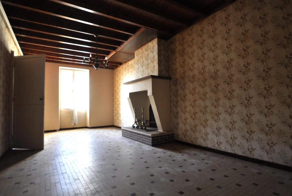 Maison girondine à rénover avec dépendances et appartement à Lestiac-sur-Garonne 