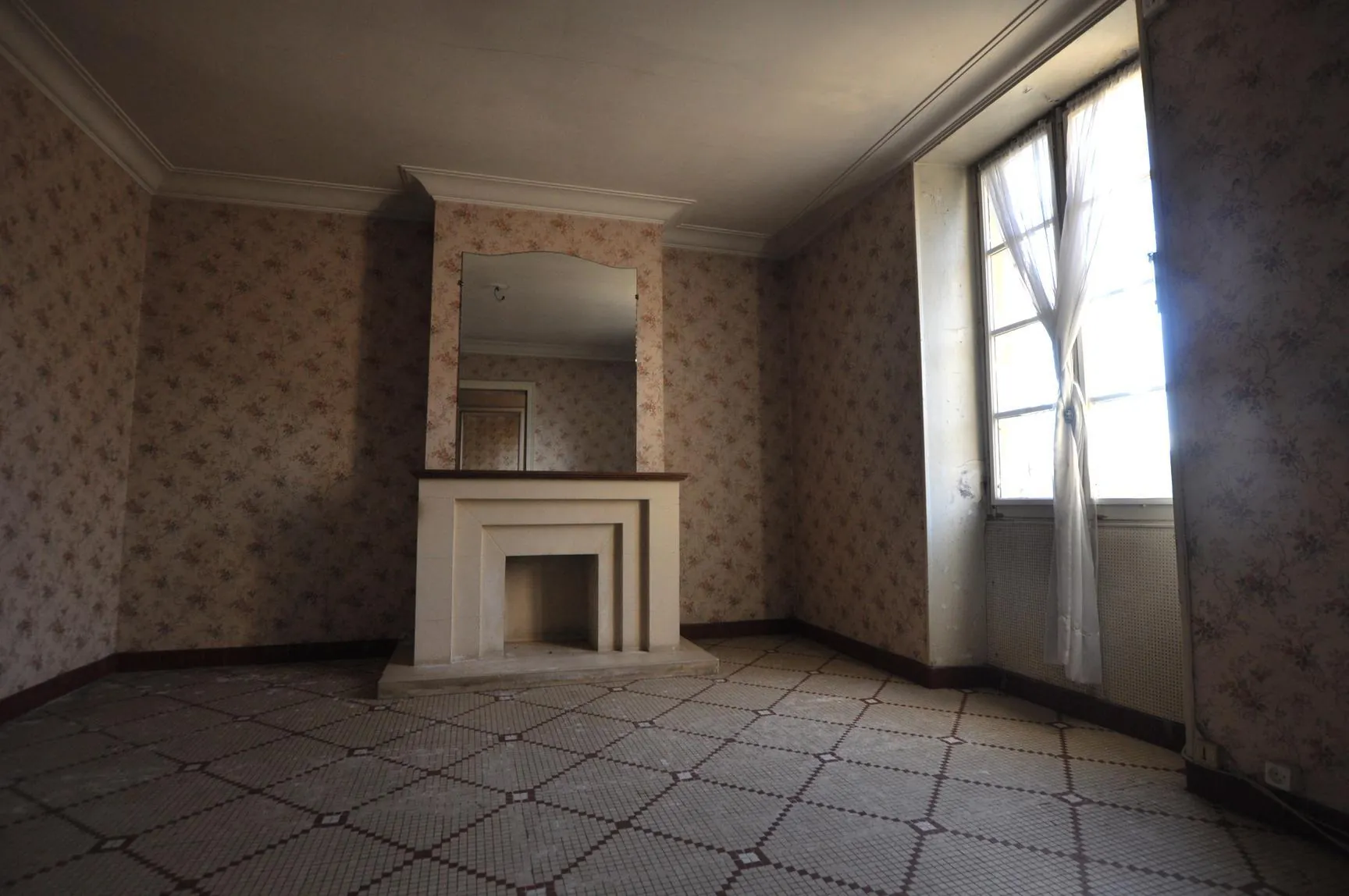 Maison girondine à rénover avec dépendances et appartement à Lestiac-sur-Garonne 