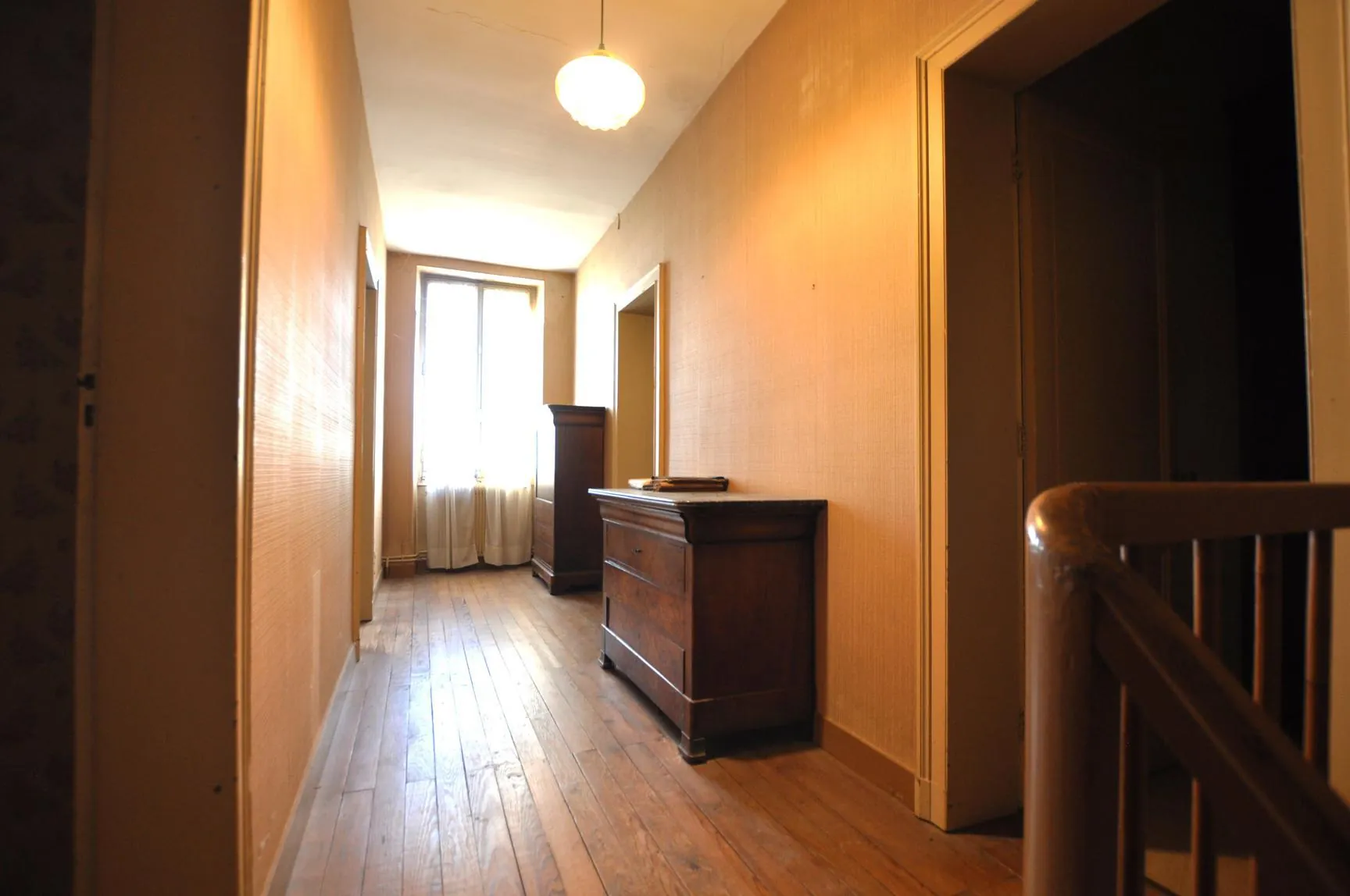 Maison girondine à rénover avec dépendances et appartement à Lestiac-sur-Garonne 