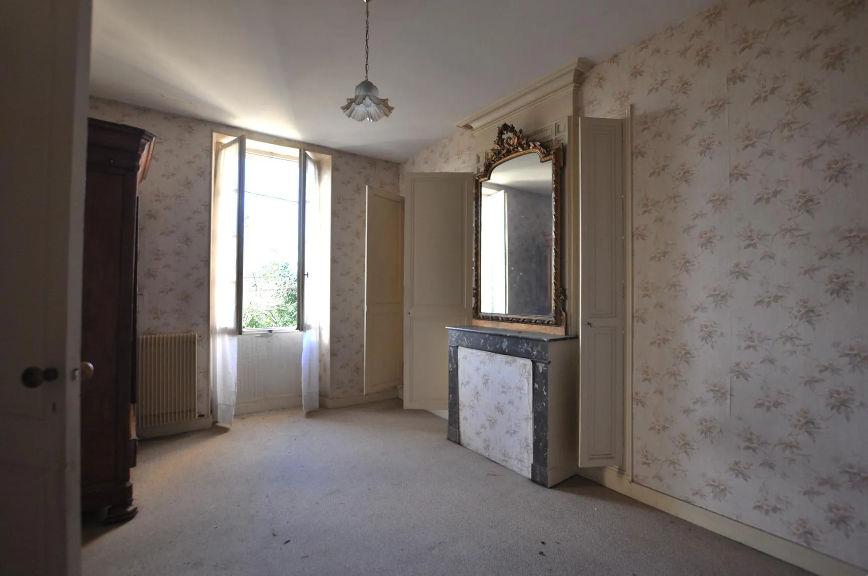 Maison girondine à rénover avec dépendances et appartement à Lestiac-sur-Garonne 