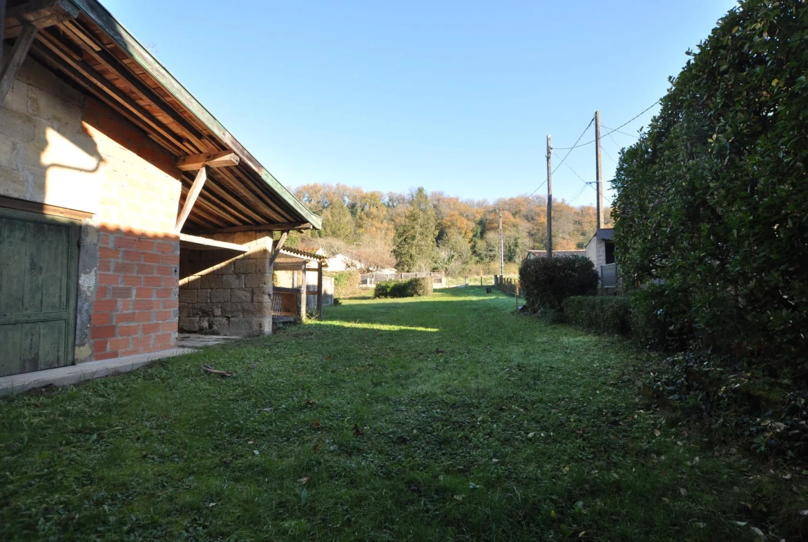 Maison girondine à rénover avec dépendances et appartement à Lestiac-sur-Garonne 