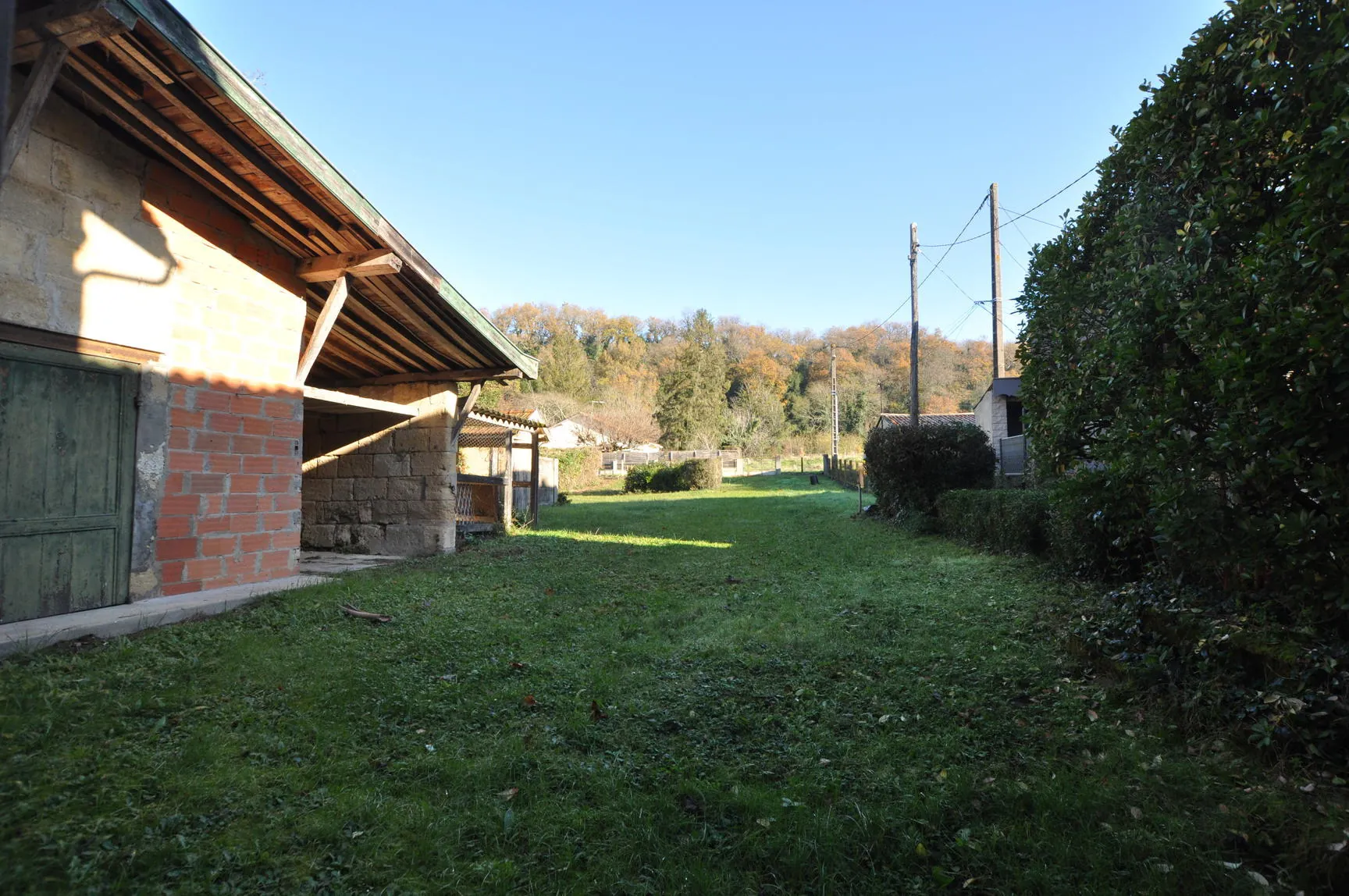Maison girondine à rénover avec dépendances et appartement à Lestiac-sur-Garonne 