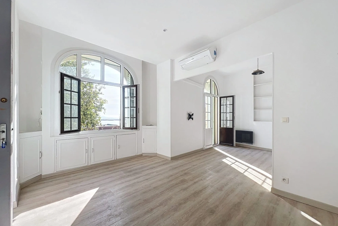 Appartement 2 pièces rénové avec vue mer à La Ciotat 