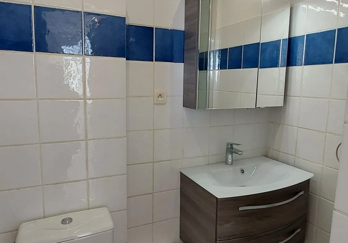 Appartement 2 pièces rénové avec vue mer à La Ciotat 