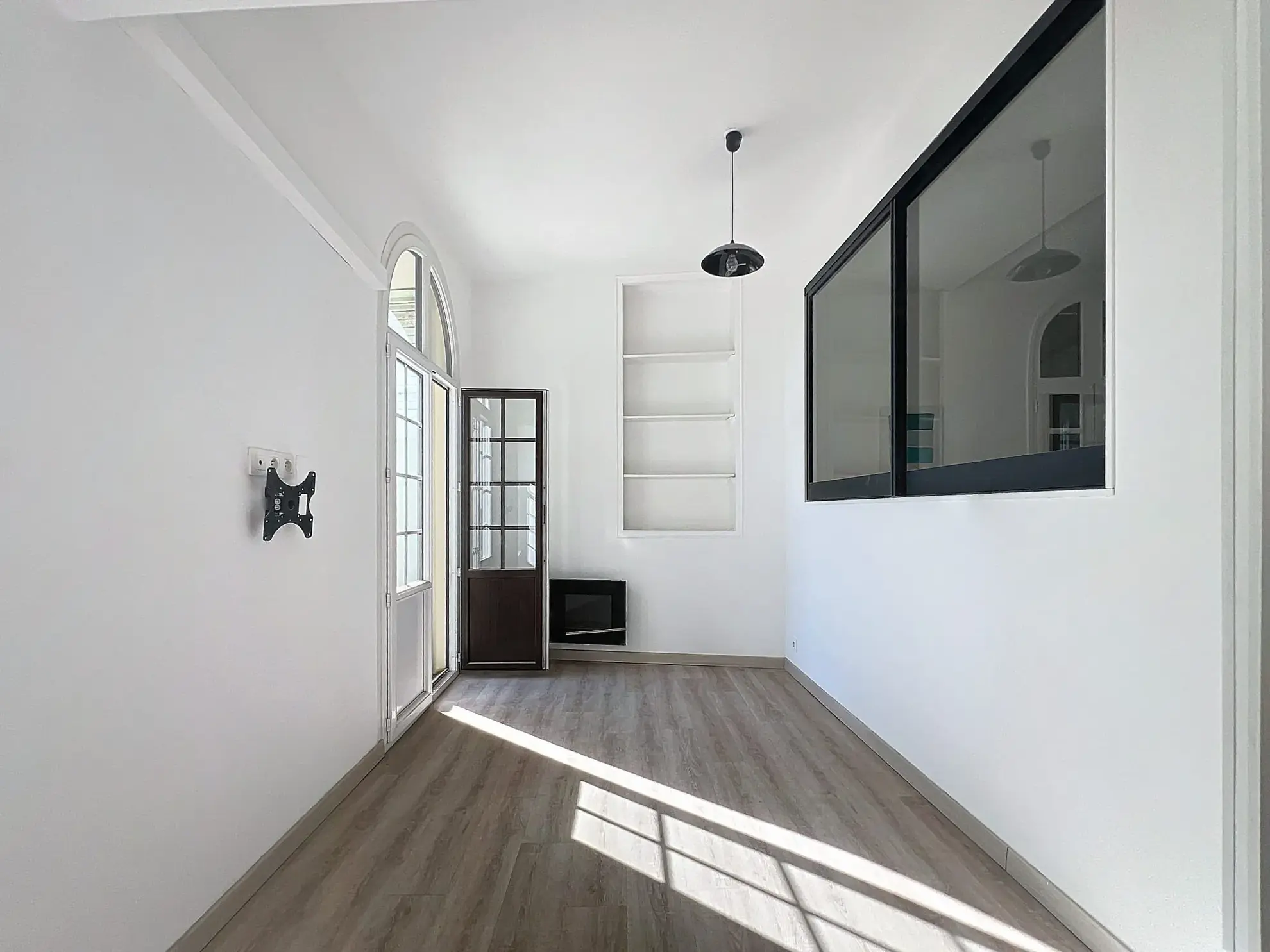Appartement 2 pièces rénové avec vue mer à La Ciotat 
