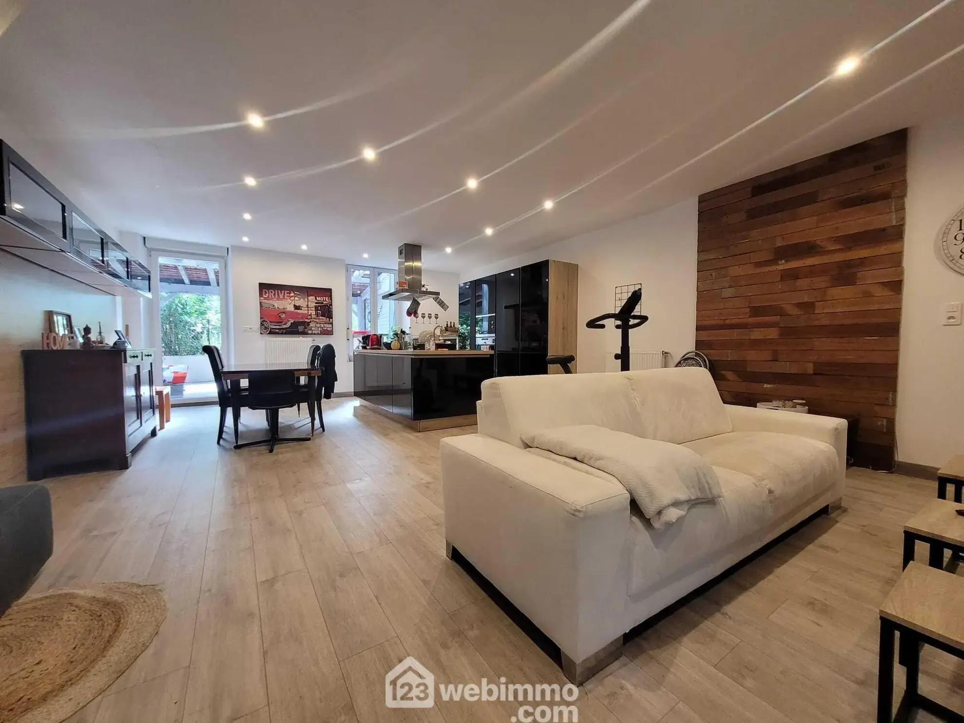 Belleville-sur-Meuse maison de 132 m² avec terrasse et 3 chambres 