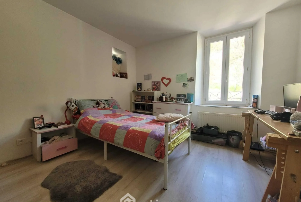 Belleville-sur-Meuse maison de 132 m² avec terrasse et 3 chambres 