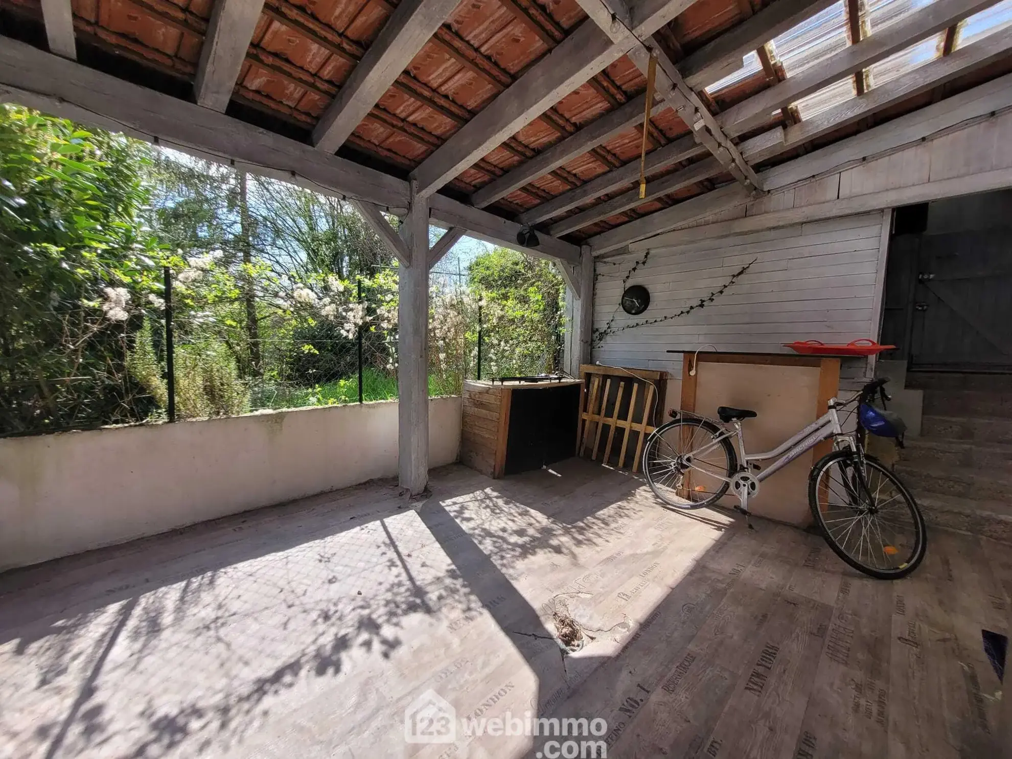 Belleville-sur-Meuse maison de 132 m² avec terrasse et 3 chambres 