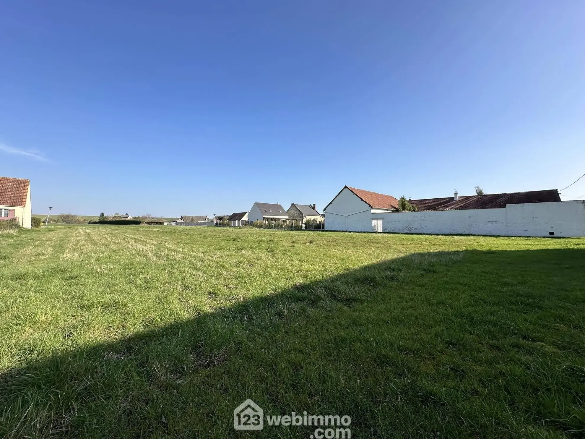 Terrain constructible de 1300 m² à Mortiers hors lotissement 