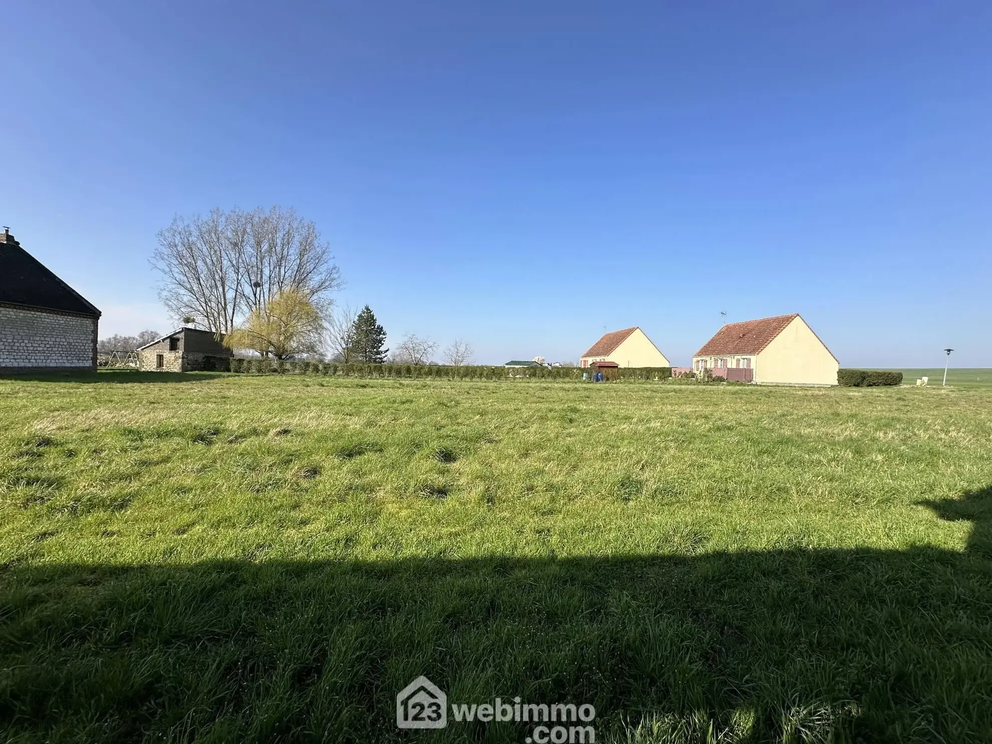 Terrain constructible de 1300 m² à Mortiers hors lotissement 