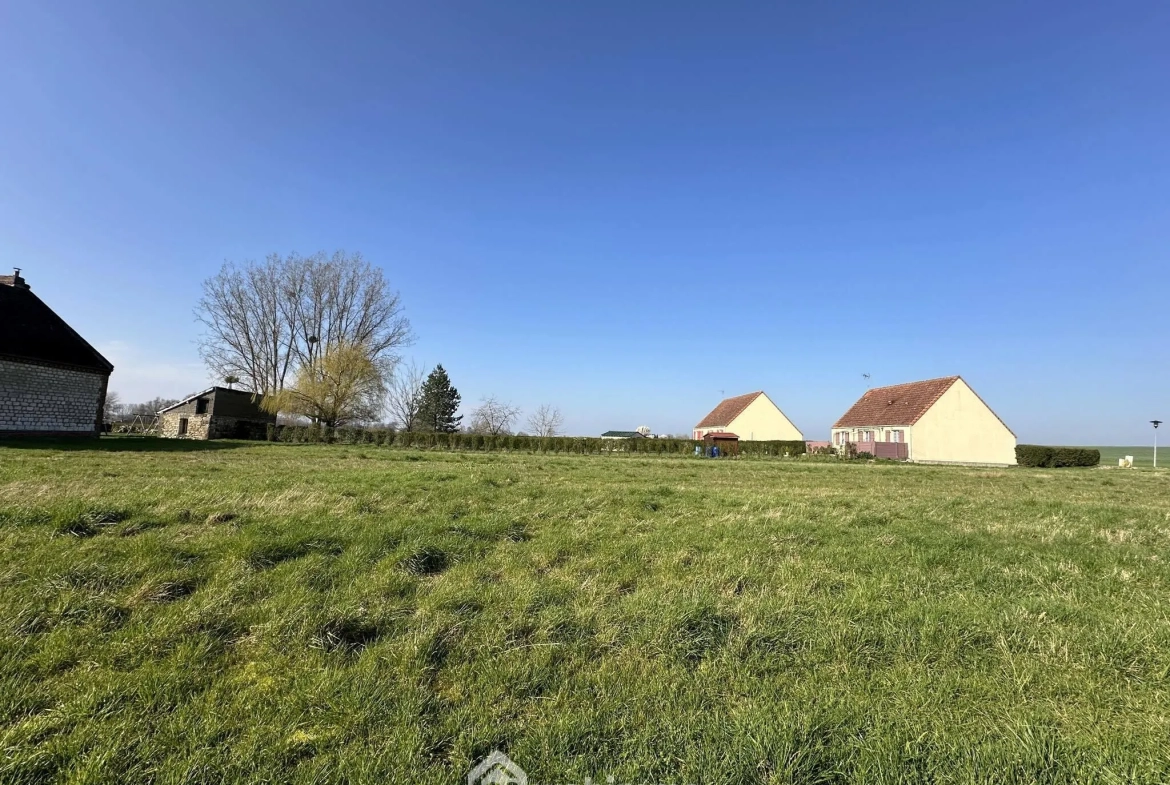 Terrain constructible de 1300 m² à Mortiers hors lotissement 