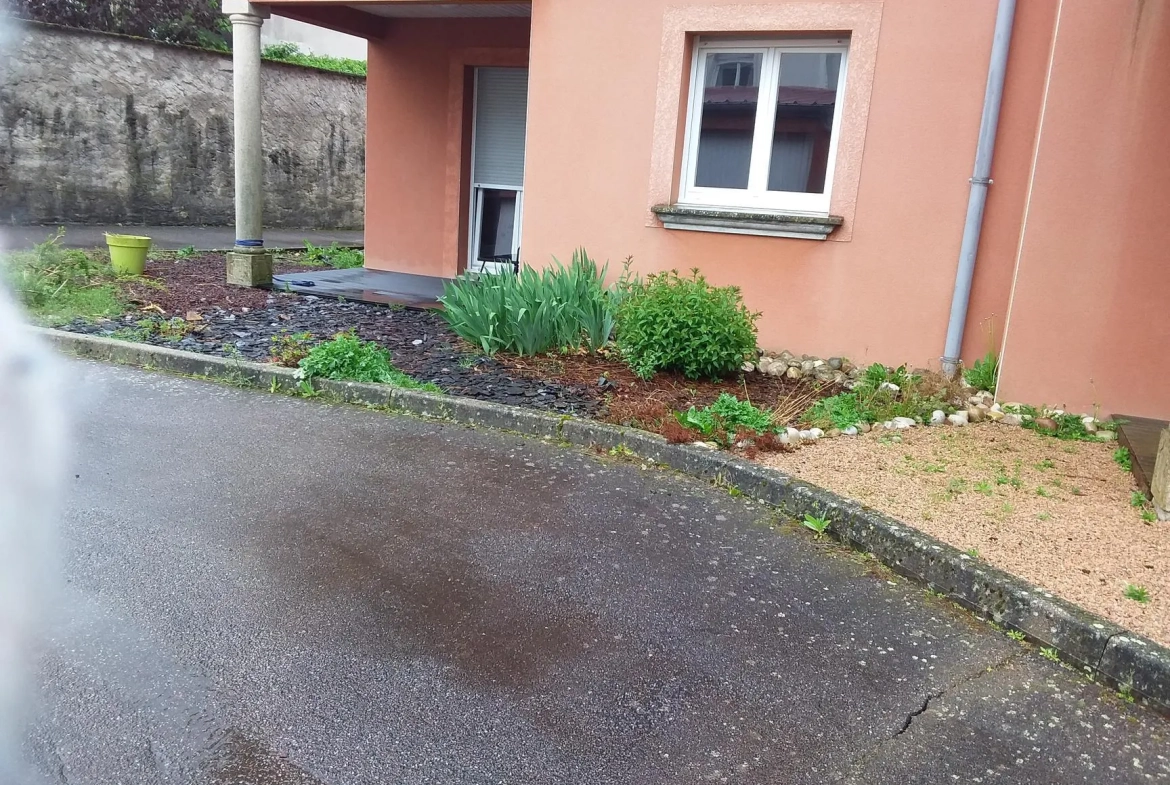 Appartement en rez-de-chaussée à Remiremont près du centre avec garage et terrasse 