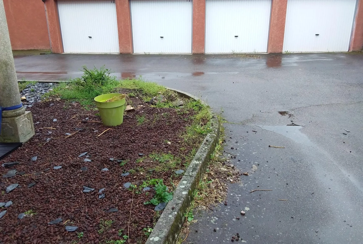 Appartement en rez-de-chaussée à Remiremont près du centre avec garage et terrasse 