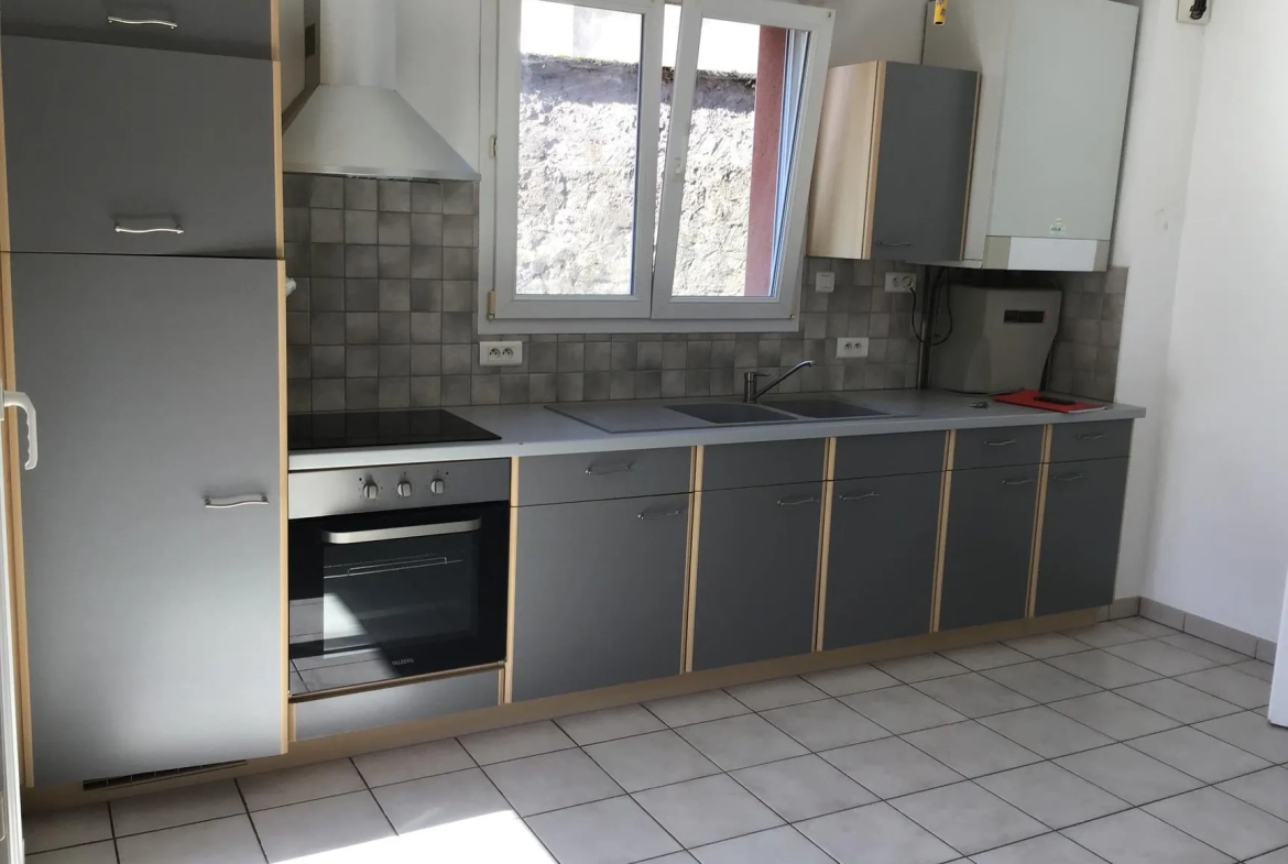 Appartement en rez-de-chaussée à Remiremont près du centre avec garage et terrasse 