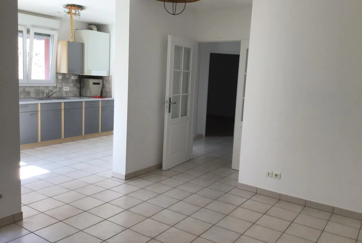 Appartement en rez-de-chaussée à Remiremont près du centre avec garage et terrasse 